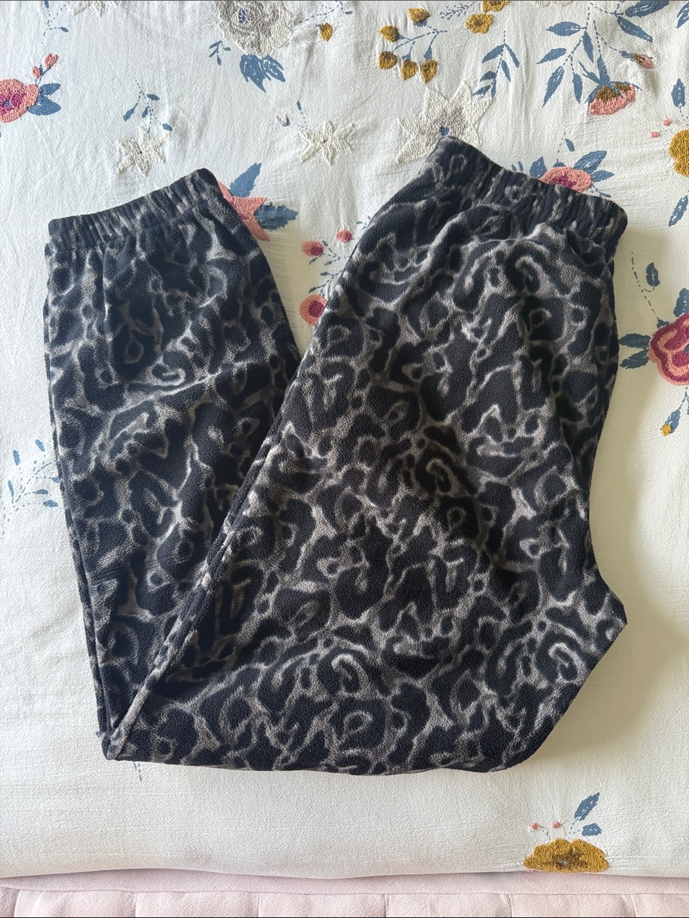 TNA fuzzy joggers